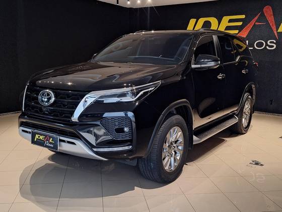TOYOTA HILUX SW4 2.8 D-4D TURBO DIESEL SRX 4X4 AUTOMÁTICO